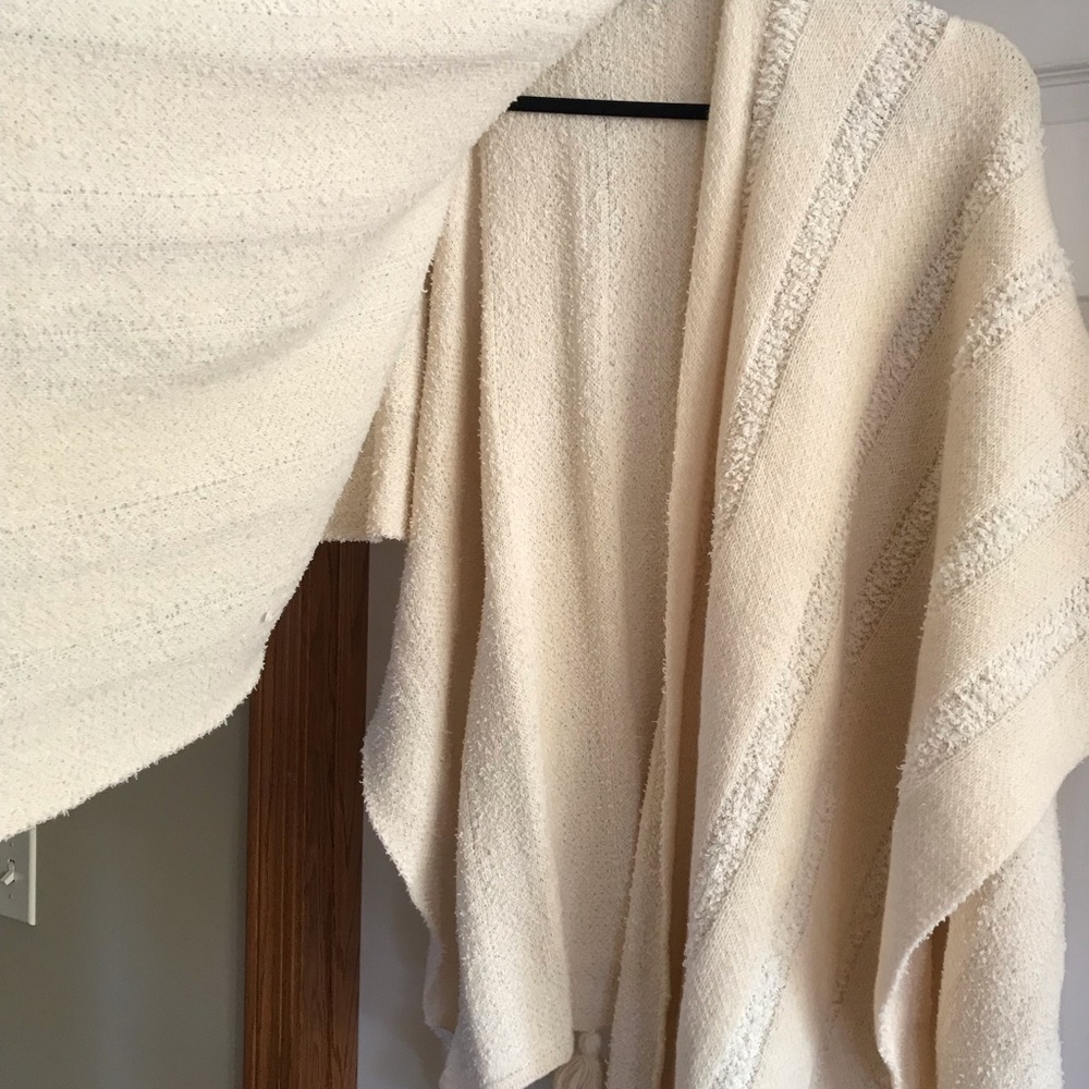 Serra Ivory Textured Shawl - Picture 4 of 7